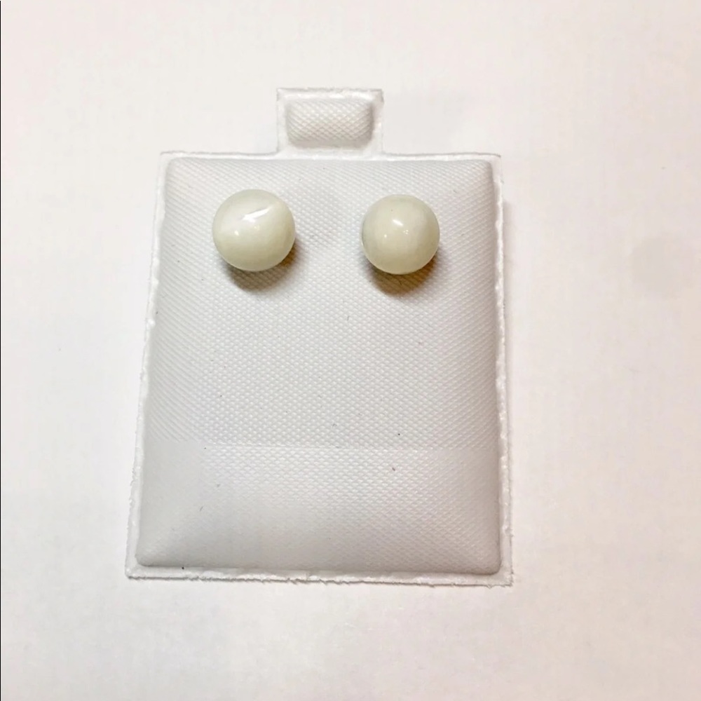 Mother of pearl stud earrings